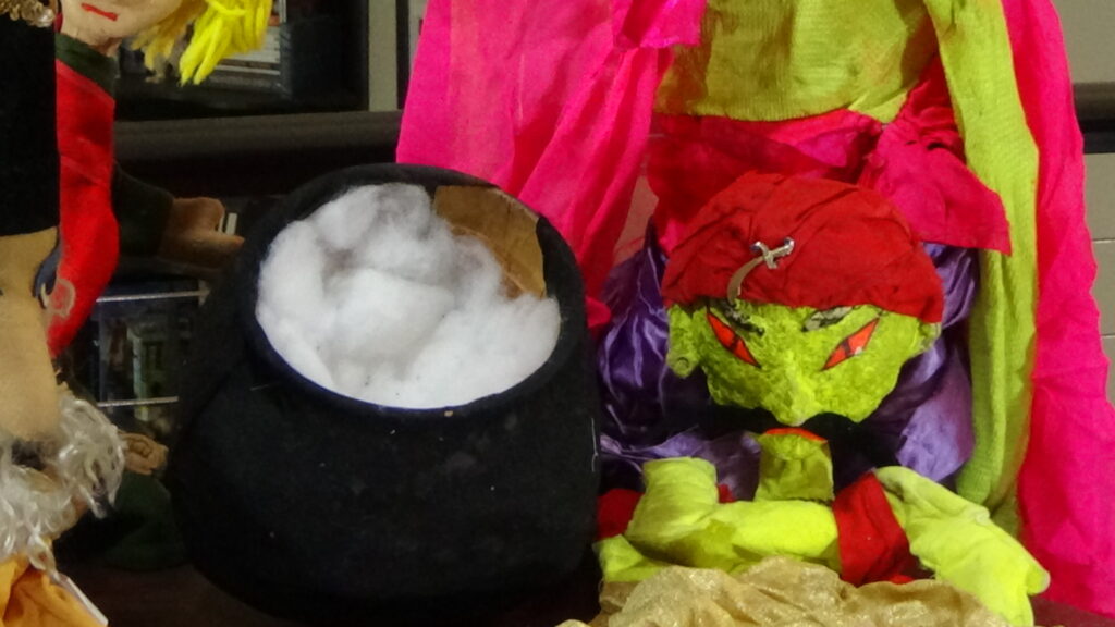 Wonderland Puppet Theater - The Sorcerers Apprentice - Geni and Cauldron