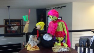 Wonderland Puppet Theater - The Sorcerers Apprentice - Apprentice and Geni 2