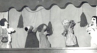 Wonderland Theater - The Dance Contest Puppets on Stage